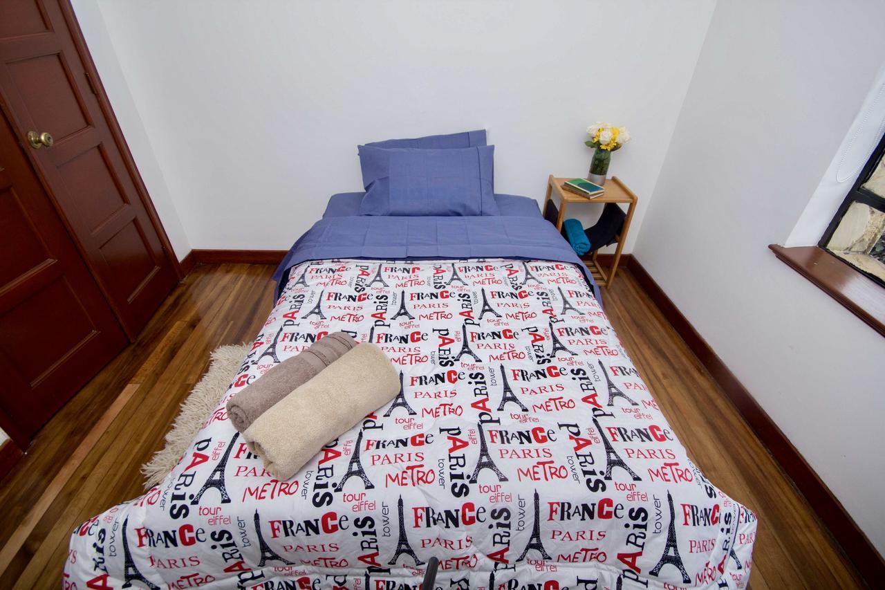 House For Groups - The Hostel Project Bogotá Exteriör bild